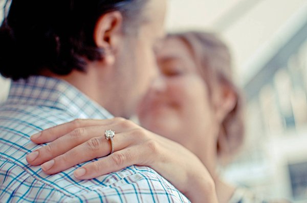 Comment porter une bague de fiançailles ?